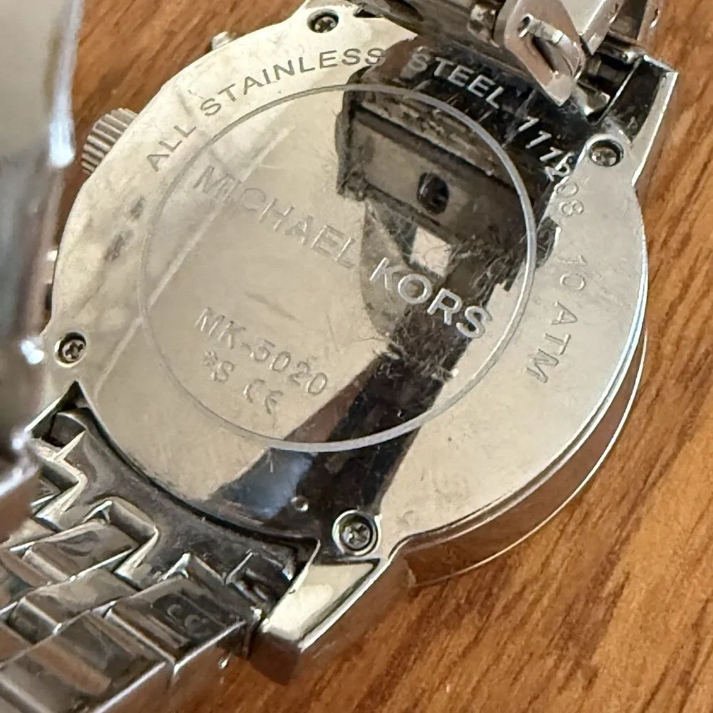 Michael Kors Silver Tone MK5020 Womens Wrist Watch Mother Of Pearl New Battery